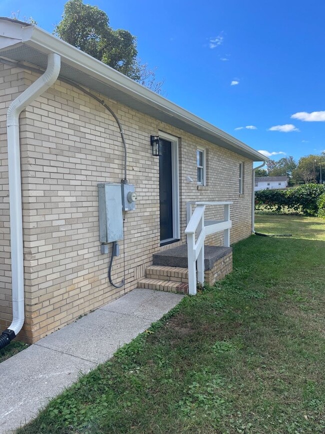 Building Photo - 1504 Emerald St