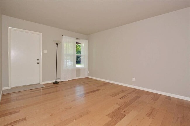 Building Photo - 1408 Broadmoor Dr