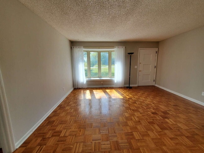 Building Photo - "Charming and Newly Updated 2-Bed Duplex R...