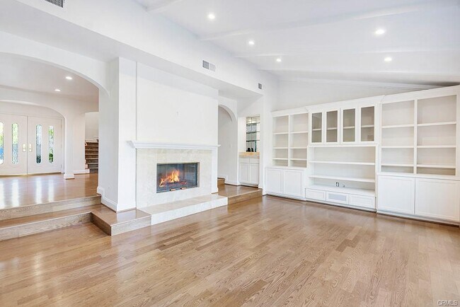 Building Photo - 4410 Park Jazmin
