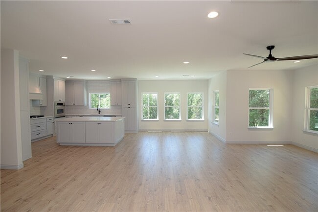 Building Photo - 13734 Canal St