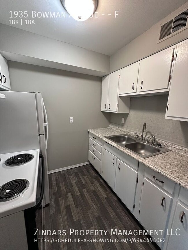 Building Photo - 1935 N Bowman Ave