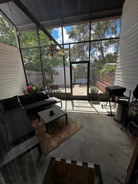 Building Photo - 2750 S Pines Dr