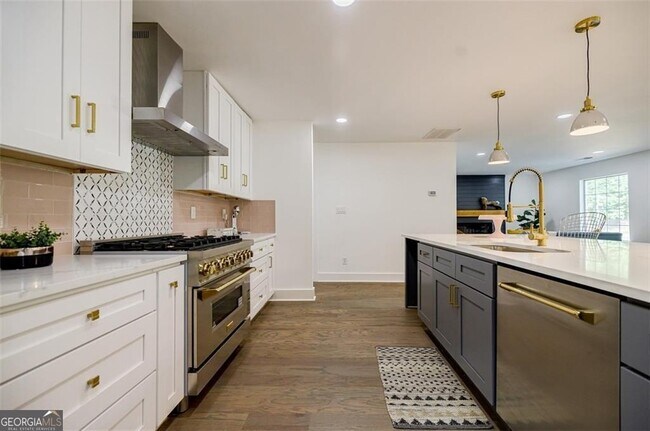 Building Photo - 2749 Memorial Dr SE