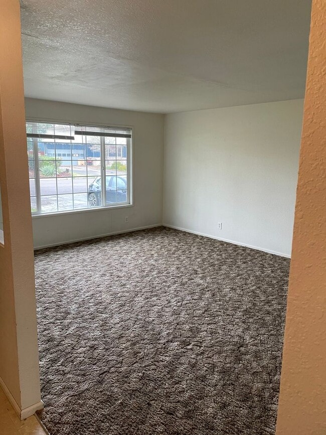 Building Photo - 3 Bed 2 Bath House