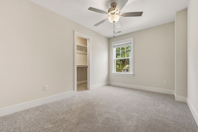 Building Photo - APPLICATIONS PENDING - Gorgeous 4be/3ba With Fenced-In Backyard