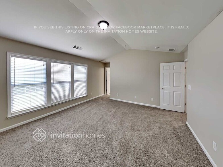 Building Photo - 320 Balaban Cir