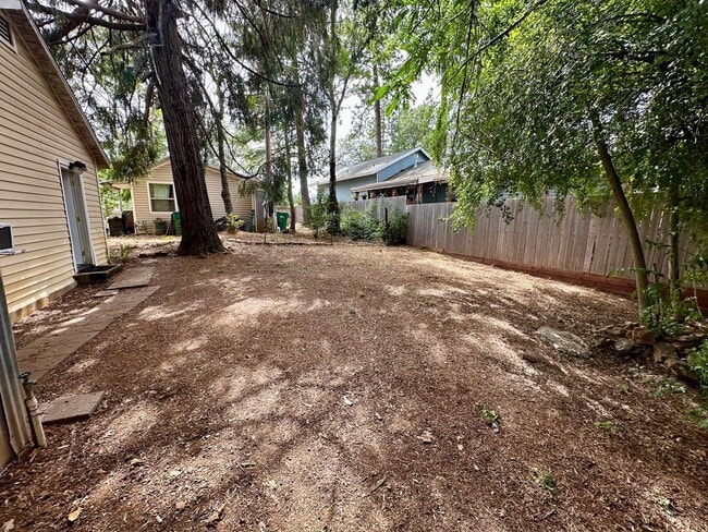Building Photo - charming 1-bedroom, 1-bathroom home locate...