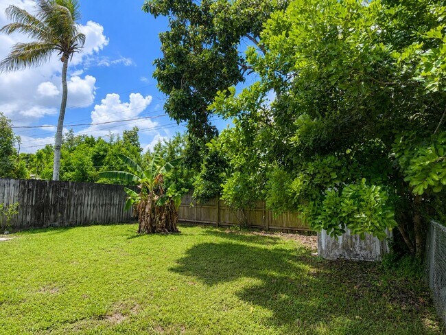 Building Photo - 9440 SW 51st St
