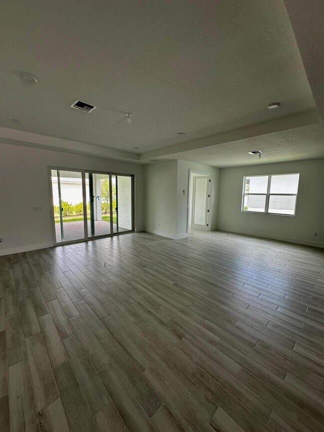 Building Photo - 12166 Viridian Blvd