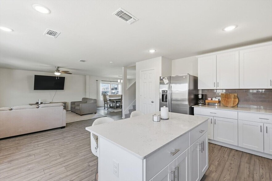 Building Photo - 16041 Pious Dr