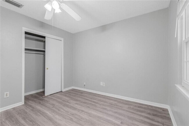 Building Photo - 4017 Cottage Hill Rd