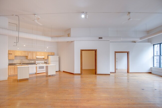Building Photo - 1278 N Milwaukee Ave