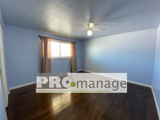 Building Photo - Three bed, one and a half bath townhouse in Idaho Falls