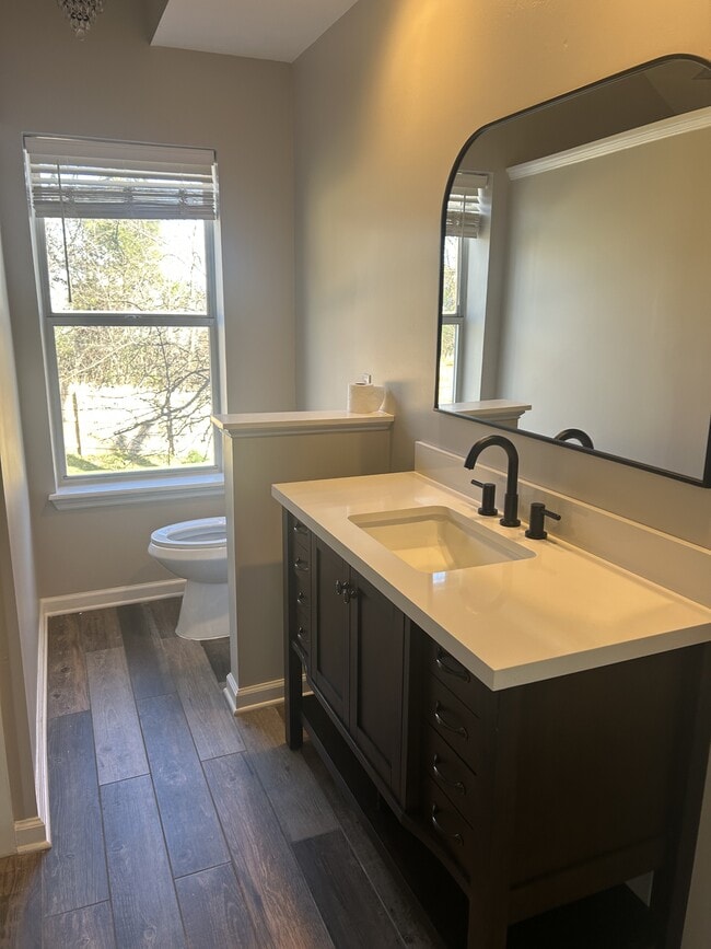 Building Photo - 533 Woodland Hills Dr