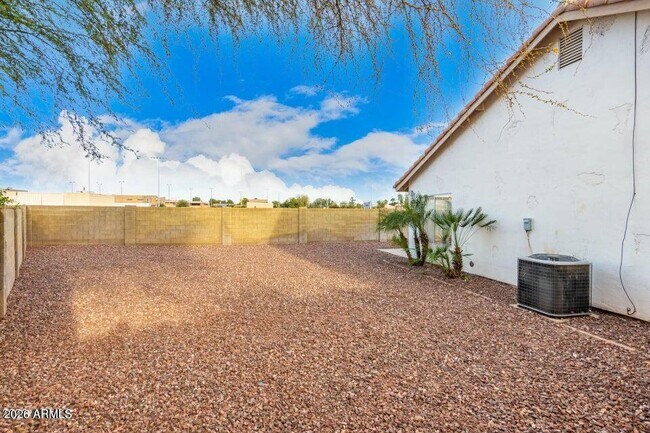 Building Photo - 6585 N 77th Dr