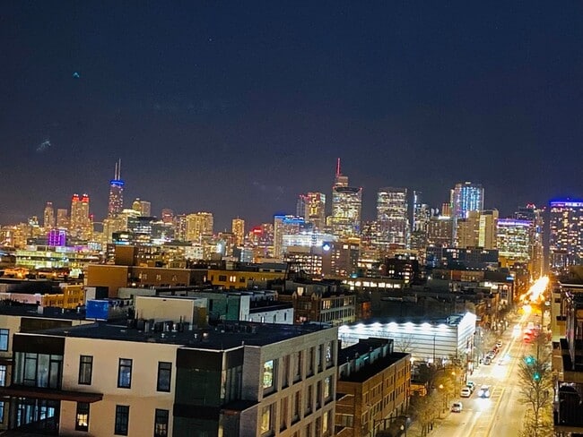 Building Photo - 6 S Laflin St