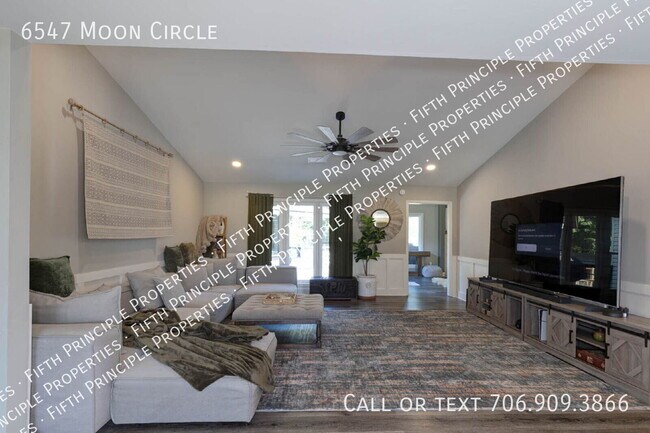 Building Photo - 6547 Moon Cir