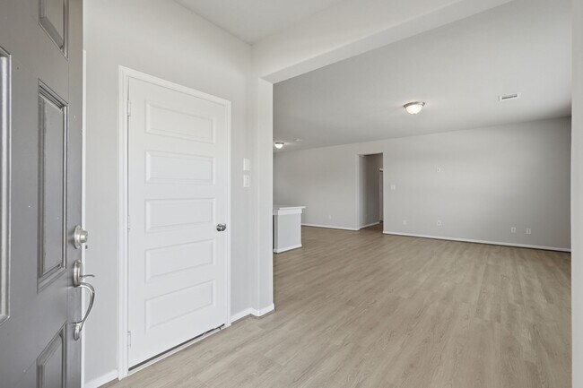 Building Photo - 10406 Milford Wds Ln