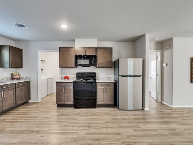 Building Photo - 419 8th Ave N