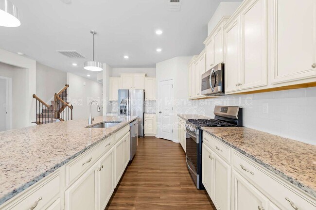 Building Photo - 2207 Restina Dr