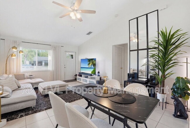 Building Photo - 8402 Matanzas Rd