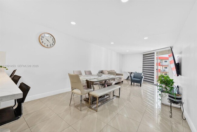 Building Photo - 1750 W 46th St