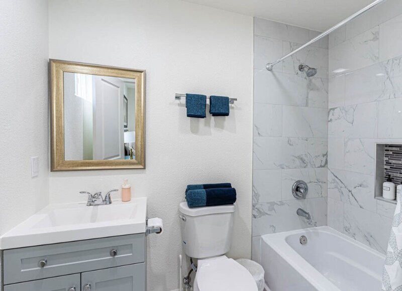 Building Photo - 866 N Edgemont St