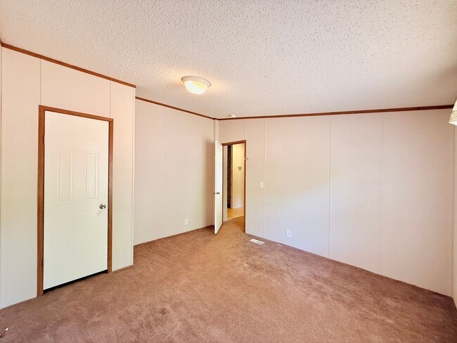 Building Photo - The Home You’ve Been Searching For!