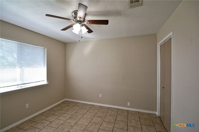 Building Photo - 525 Buttercup Ln