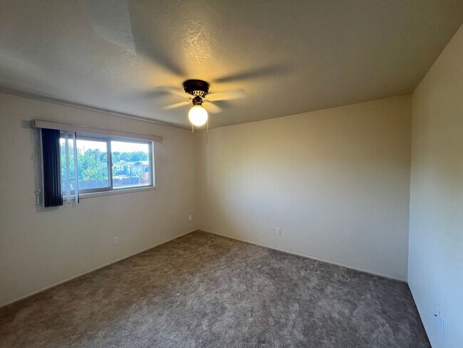 Building Photo - 3 bedroom single story in Manteca!