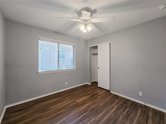 Building Photo - 9511 Woodvale Dr
