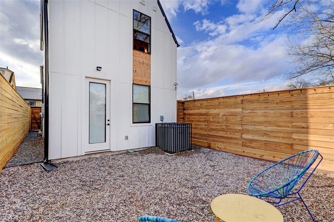 Building Photo - 6161 Culberson St
