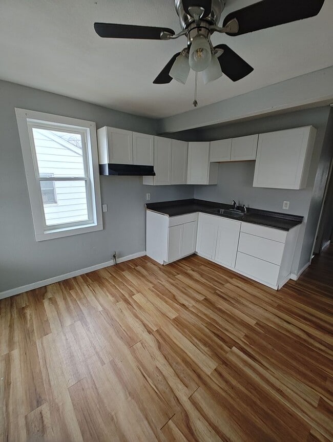Building Photo - Cute 2BD/1BA