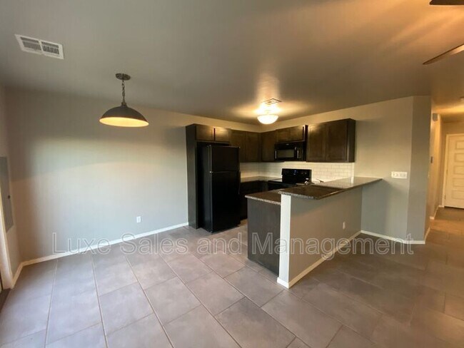 Building Photo - 6933 Mayberry Ln