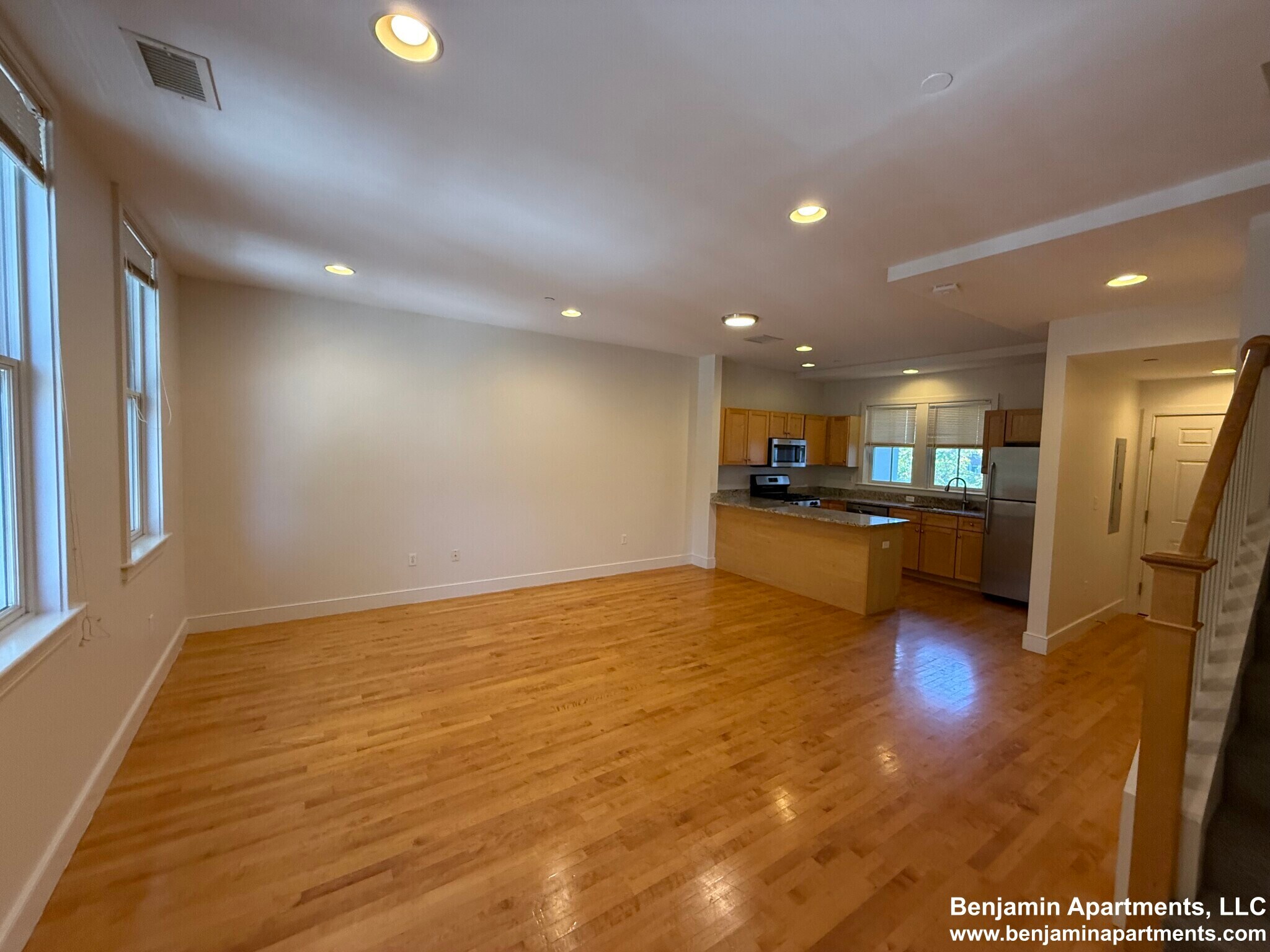 Building Photo - 108 2nd St