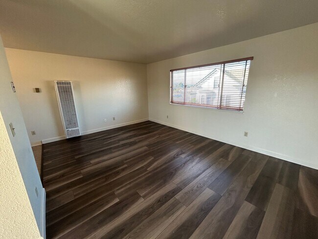 Building Photo - 255 E Romie Ln