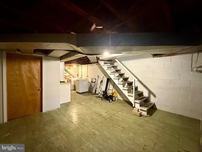 Building Photo - 1402 Stapler Pl
