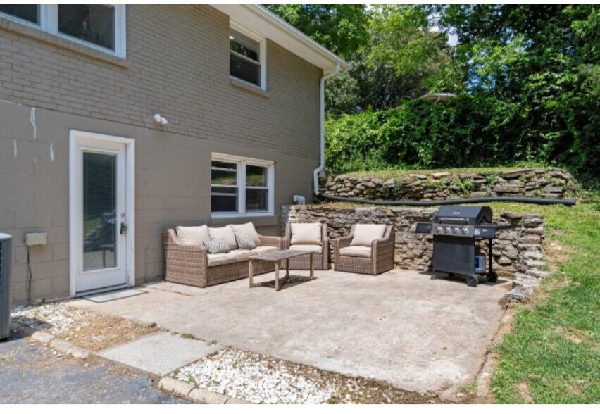 Building Photo - 113 Bart Dr