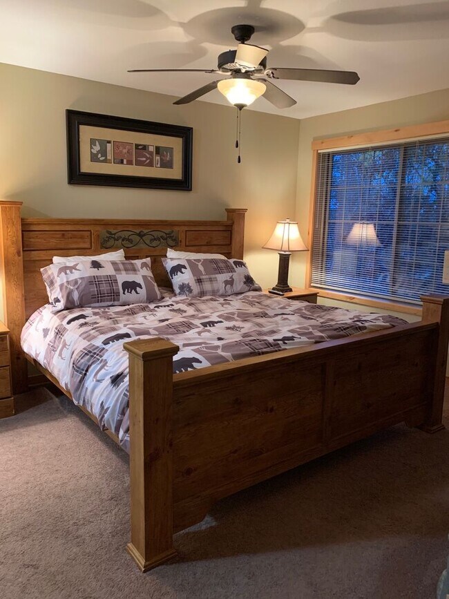 Building Photo - Short Term Winter Rental - 3 Bed / 5 Bath Condo in Lakeshore