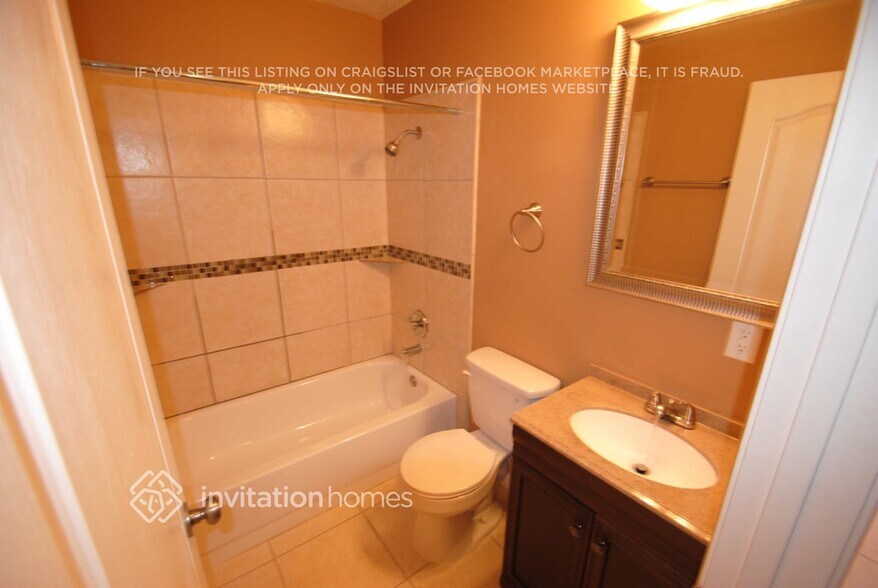 Building Photo - 907 N Wedgewood Dr