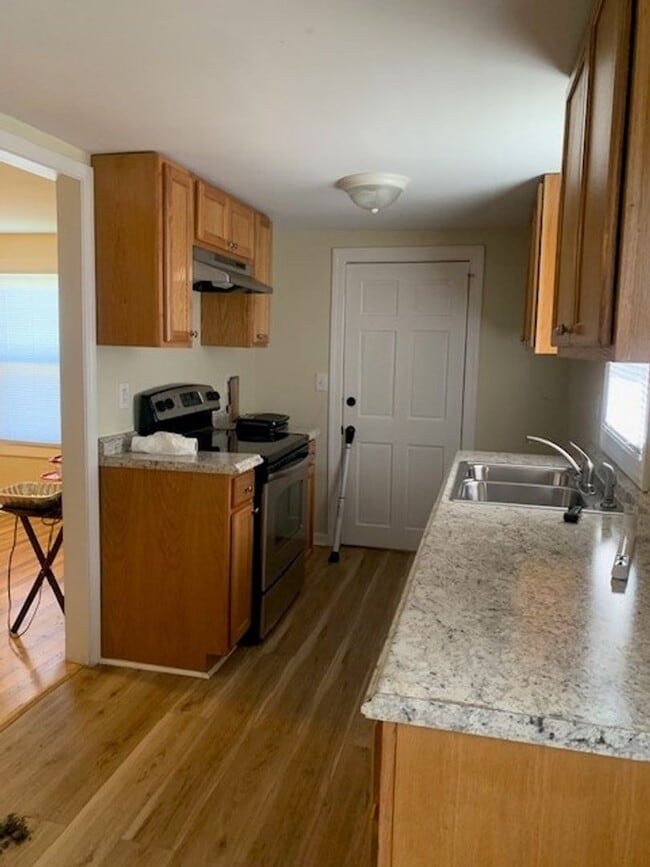 Building Photo - Cozy 2 Bedroom Home Available Now!