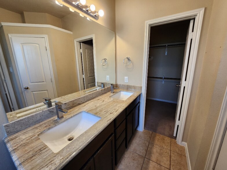Building Photo - 8622 Austin Thomas Dr