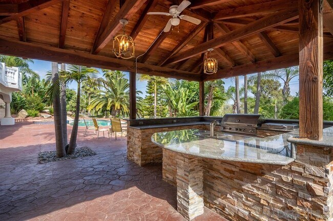 Building Photo - 7302 Vista Rancho Ct