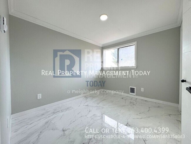 Building Photo - 1111 SW 148th St