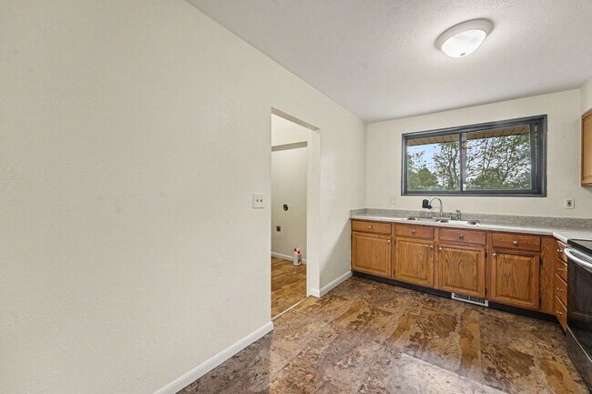 Building Photo - 76 Newland Ct