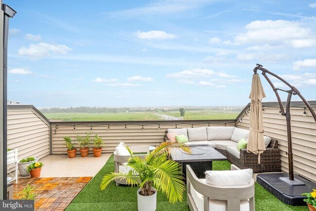 Building Photo - 22405 Claude Moore Dr