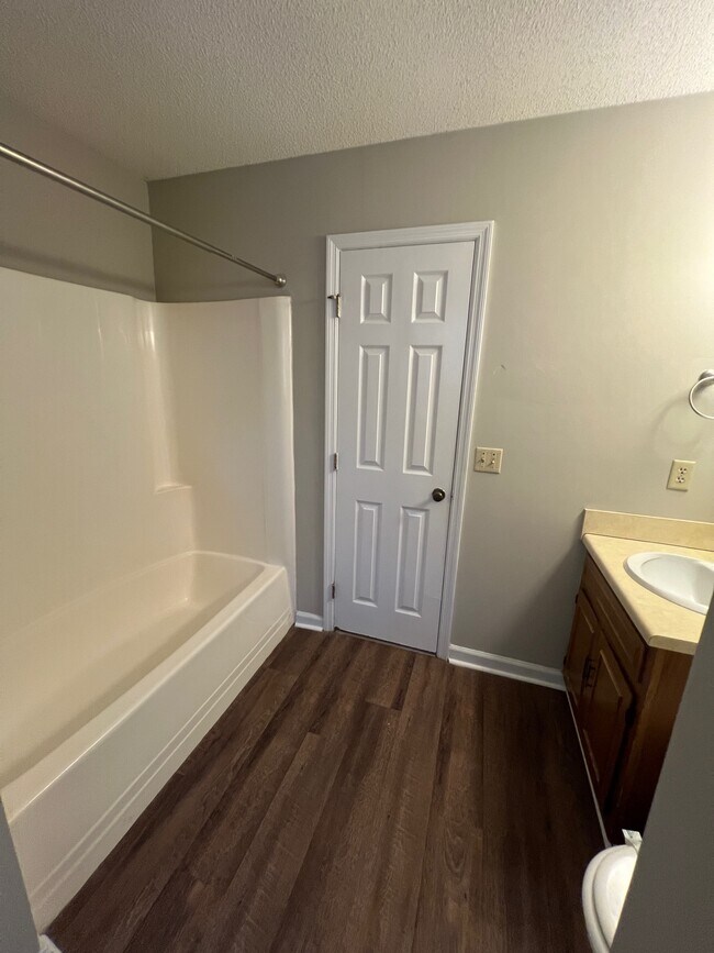 Building Photo - 200 Merry Wood Dr