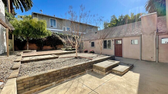 Building Photo - 1453 Lizzie St