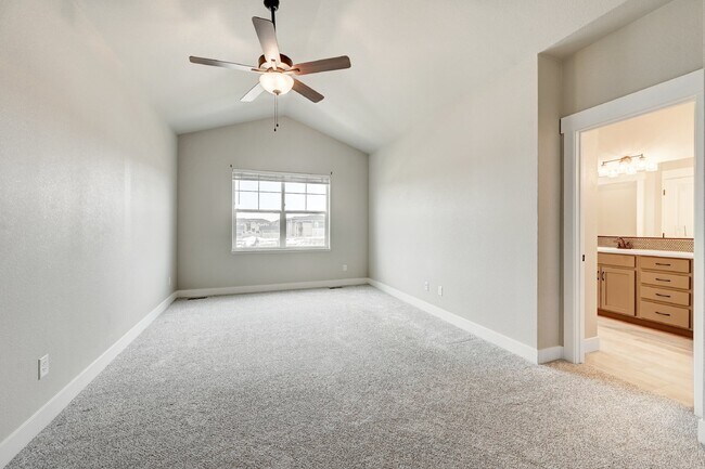 Building Photo - $2,350.00 - 2 Beds, 2.5 Baths, Townhouse i...